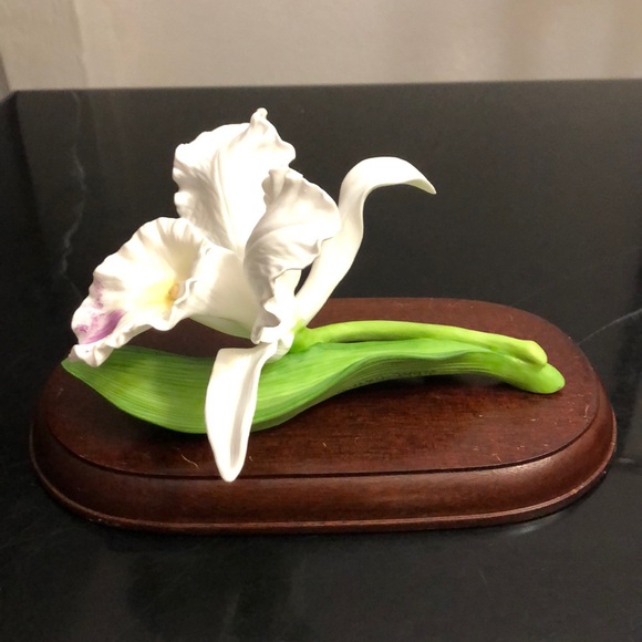 Homco Other - Bisque porcelain flower